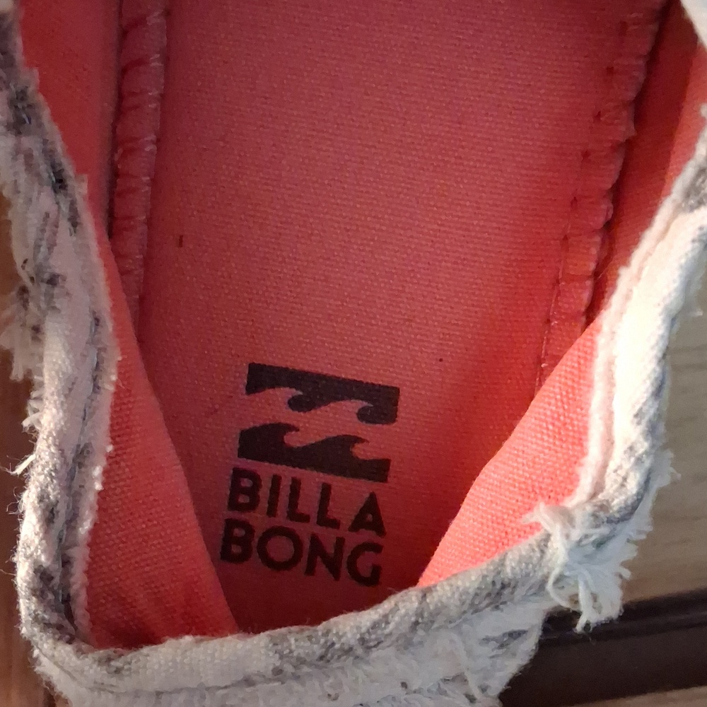 Billabong Men's Light Gray Canvas Slip-Ons with Coral Lining - Picture 4 of 10